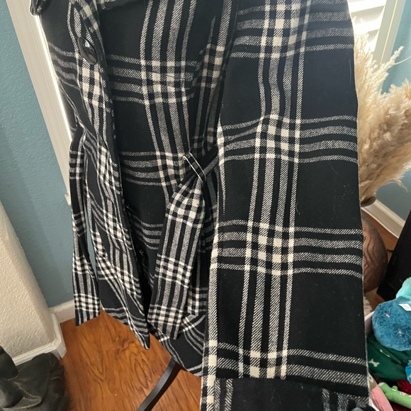 Women’s black and white plaid winter coat size m - Picture 6 of 6